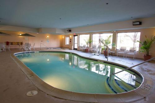 Comfort Suites Grand Rapids North - image 2