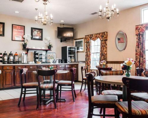 Econo Lodge & Suites in Cascade, USA