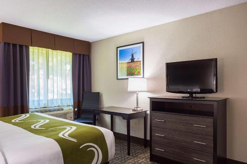 Quality Inn & Suites Holland - image 6