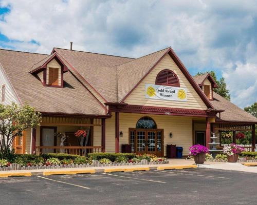 Econo Lodge Inn & Suites