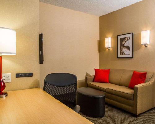 Cambria Hotel Traverse City - image 2