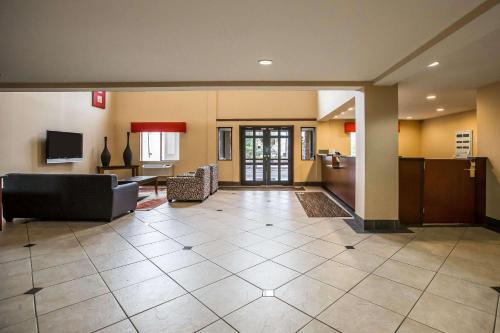 Econo Lodge Inn & Suites Monroe