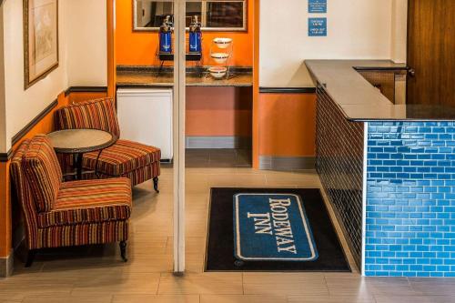 ล็อบบี้, Rodeway Inn Muskegon Airport in มิสกีกอน (MI)