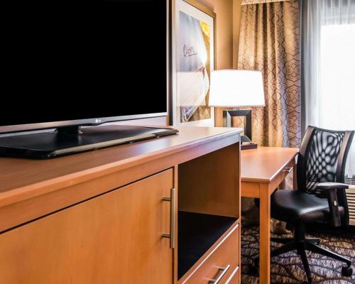 Quality Inn and Suites Warren
