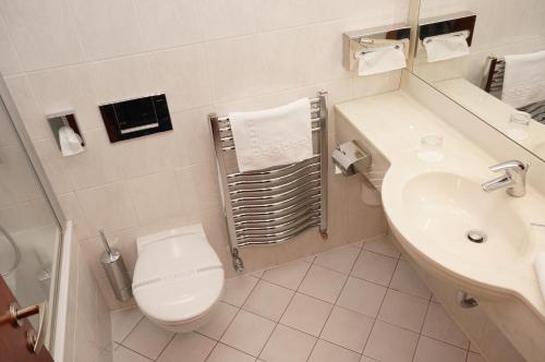 Single Room image 6
