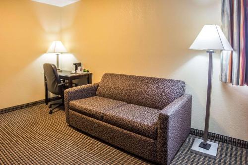 Econo Lodge Inn & Suites Monroe