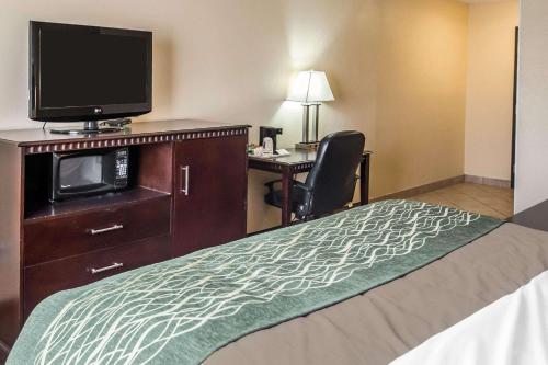 Econo Lodge Inn & Suites Monroe