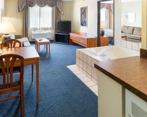 Quality Inn Lakeville