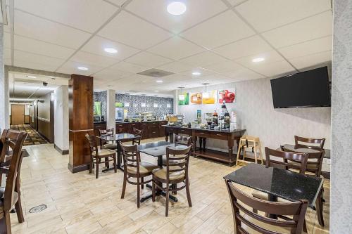 Quality Inn and Suites - Arden Hills - image 2