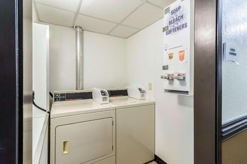 設施, 凱藝套房酒店 - 阿登希爾斯/聖保羅北 (Quality Inn & Suites Arden Hills - Saint Paul North) in 雅頓山莊 (MN)