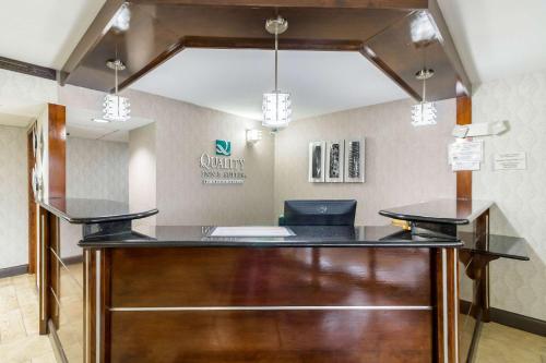 Quality Inn and Suites - Arden Hills