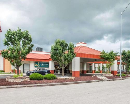 Quality Inn & Suites Kansas City I-435N Near Sports Complex