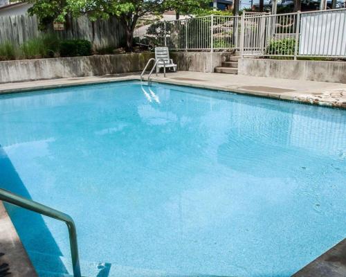 Sleep Inn & Suites Lake of the Ozarks - image 12