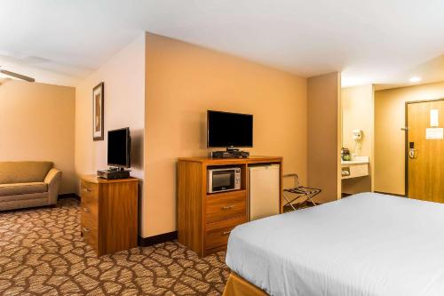 Quality Inn & Suites Chesterfield Village