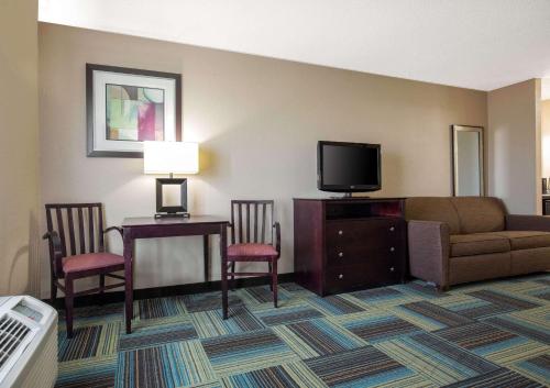 Quality Inn & Suites Arnold