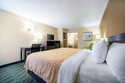Quality Inn Near Six Flags St. Louis in Pacific, USA