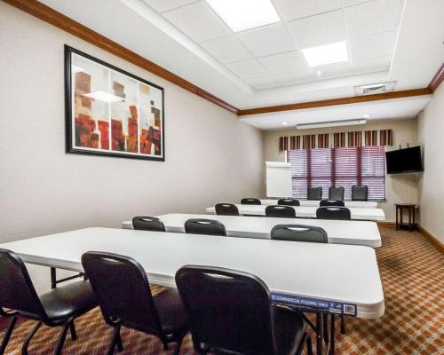 Comfort Inn & Suites Sikeston I-55 - image 2