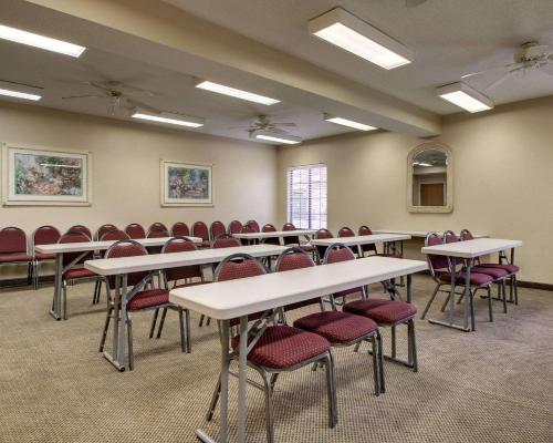 Rodeway Inn Columbia - image 8