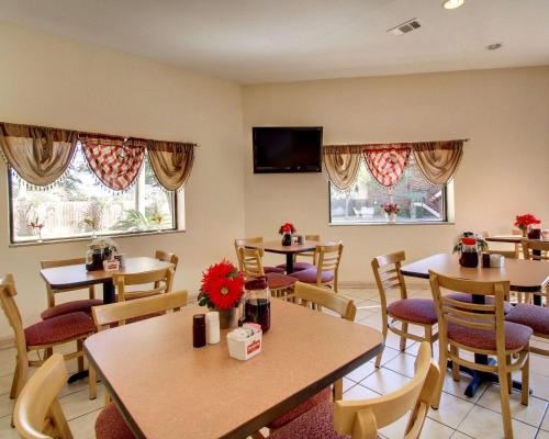 Econo Lodge Biloxi Beach North - image 10
