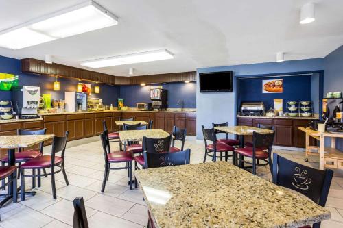 Quality Inn Indianola - image 9