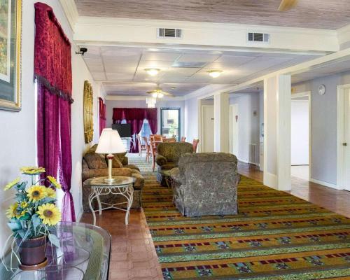 Lobi, Econo Lodge Canton I-55 in Canton (MS)