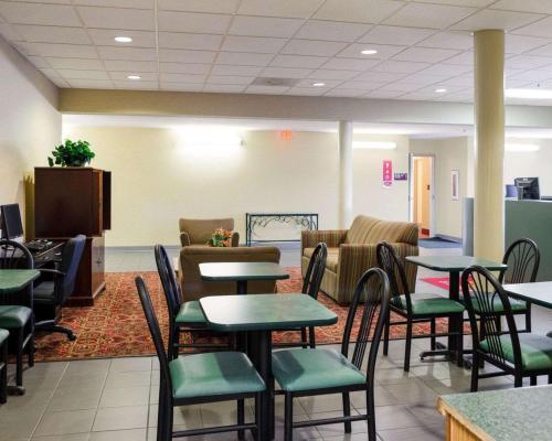 Econo Lodge Yazoo City - 레스토랑