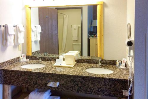 Comfort Inn Yellowstone North - image 2