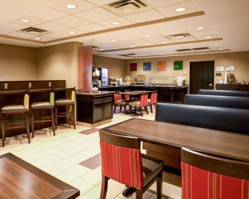 레스토랑, Charlotte Suites by IHG in 샬로트 시티 센터