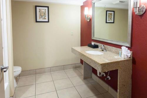 Comfort Inn & Suites Statesville - Mooresville - 화장실