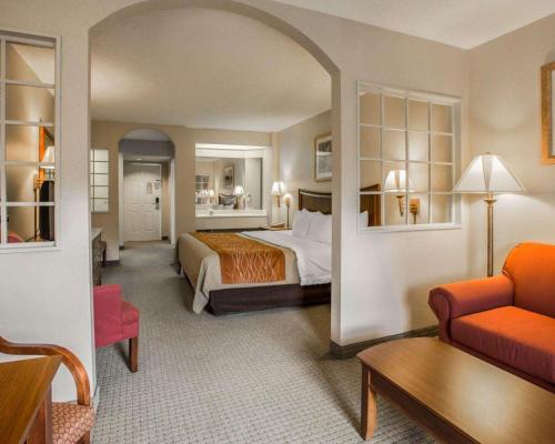 Rodeway Inn & Suites Cherokee On the River - Hotel - Cherokee