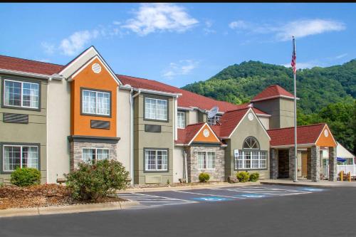 . Quality Inn & Suites Maggie Valley