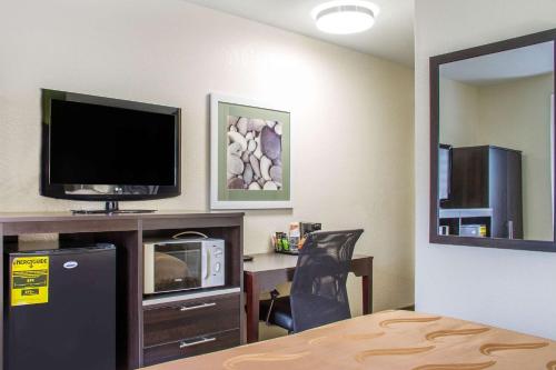Queen Room with Two Queen Beds - Accessible/Non-Smoking 