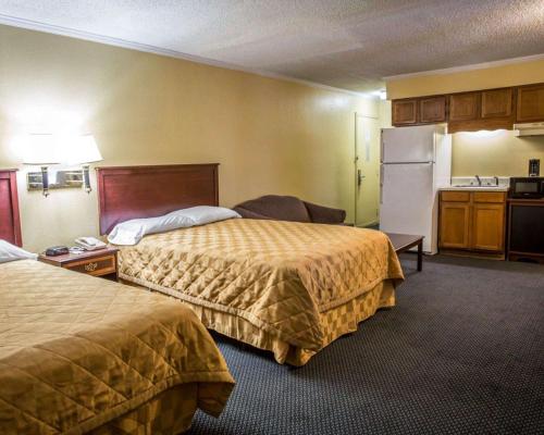 Rodeway Inn & Suites Plymouth Hwy 64