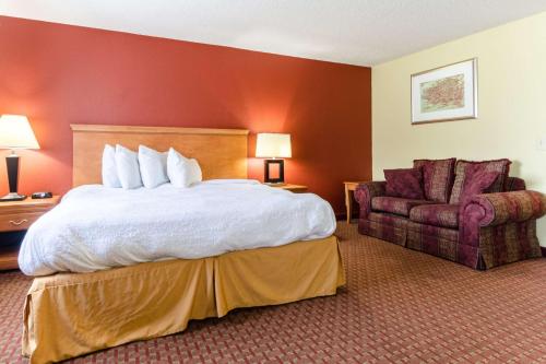 Rodeway Inn & Suites Jacksonville near Camp Lejeune