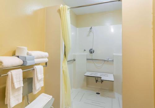 Americas Best Value Inn Fargo - image 12