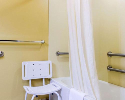 MainStay Suites Minot - image 2