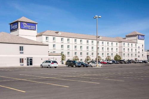 Sleep Inn & Suites Conference Center and Water Park - Hotel - Minot