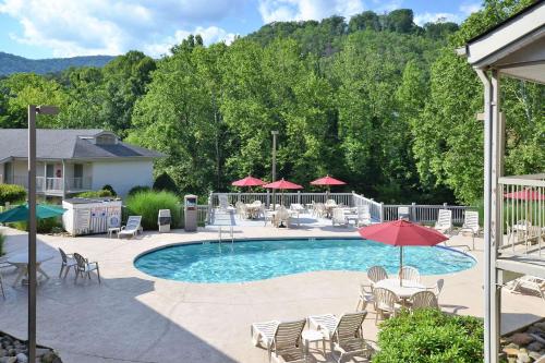 Quality Inn Cherokee Riverside - 수영장