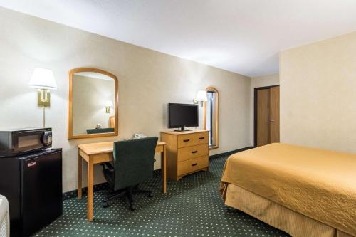 Queen Room - Accessible/Nonsmoking
