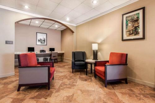 Comfort Inn & Suites Omaha