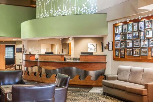 Lobby, Sleep Inn & Suites Conference Center and Water Park in Minot (ND)