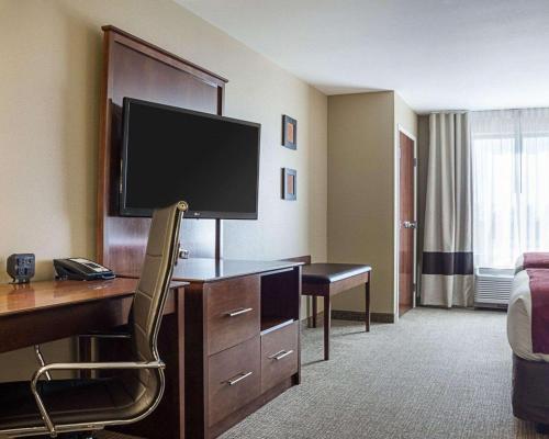 Comfort Suites Medical Center - image 10