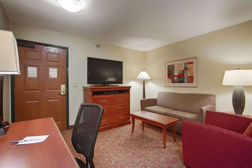 King Suite - Accessible/Non-Smoking