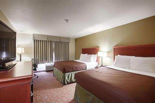 Queen Room with Two Queen Beds - Non-Smoking