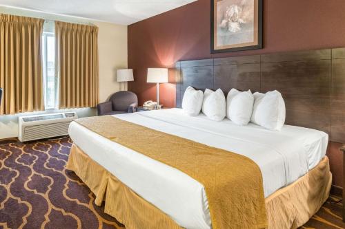 Quality Inn Kearney - image 2