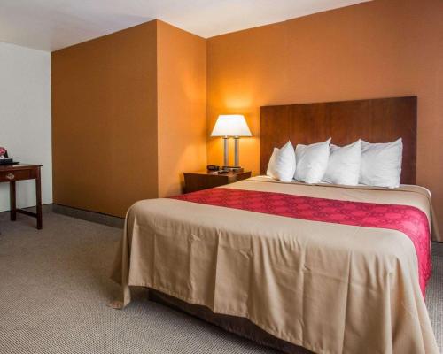 Econo Lodge Lakes Region - main image