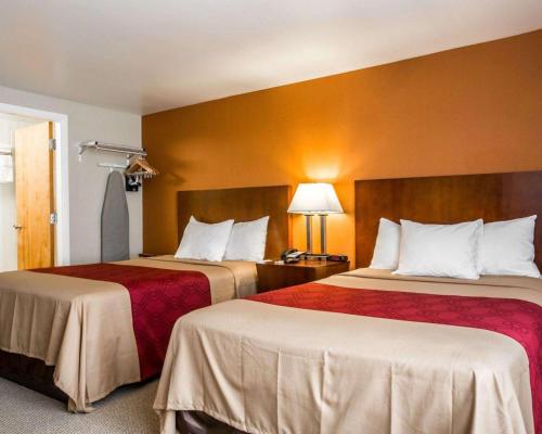 Econo Lodge Lakes Region - image 4
