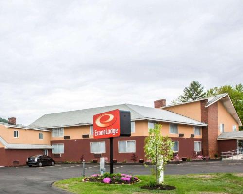 Econo Lodge Lakes Region - Accommodation - West Ossipee