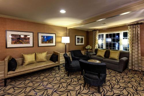 Photo - Port Inn and Suites Portsmouth, Ascend Hotel Collection