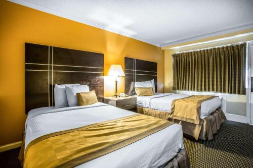 Rodeway Inn Boardwalk Room Type - Double Room with Two Double Beds - Non-Smoking